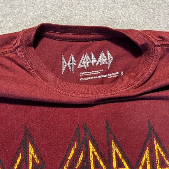Def Leppard T-Shirt Small Red Classic Rock 80s Retro Band Tee Cotton Blend - Picture 4 of 5